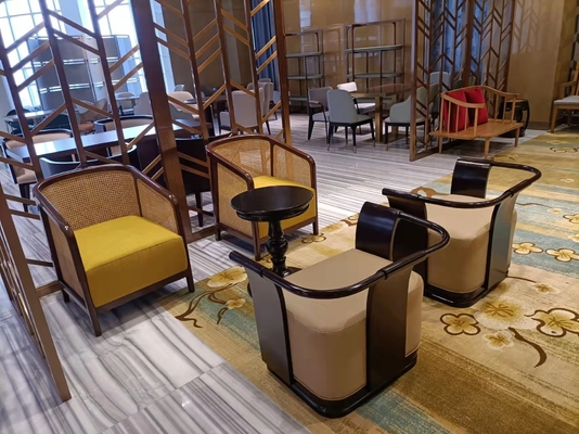 Poltrona imbottita di legno solida della mobilia dell'ingresso dell'hotel di Gelaimei con il benvenuto dell'OEM della Tabella di tè